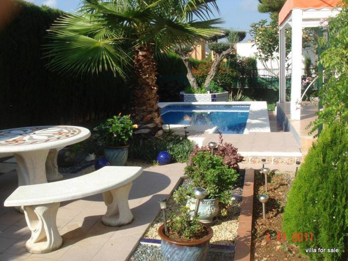 PEÑISCOLA. CHALET AVDA. ESTACION MARY BRUNETT