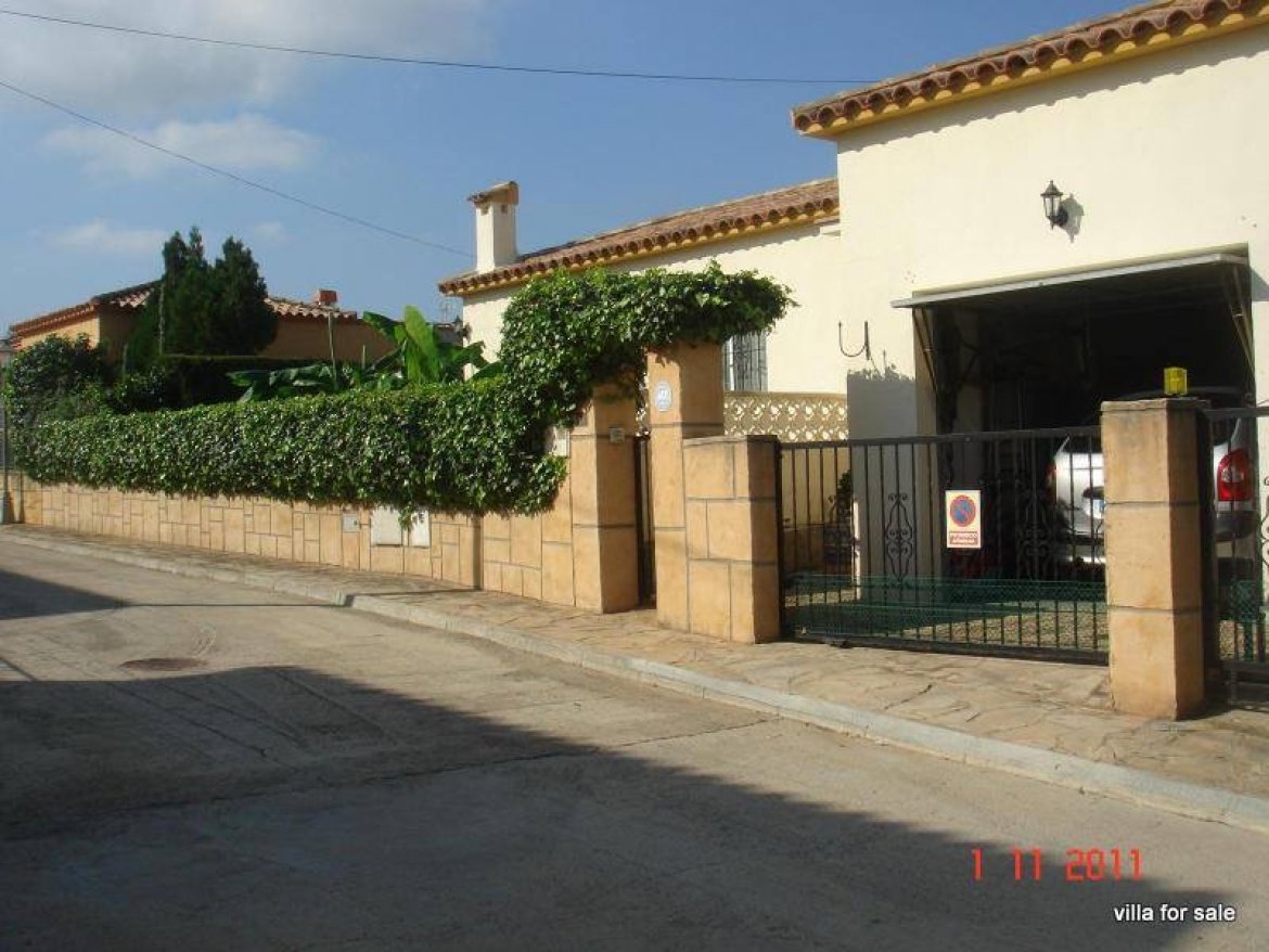 PEÑISCOLA. CHALET AVDA. ESTACION MARY BRUNETT